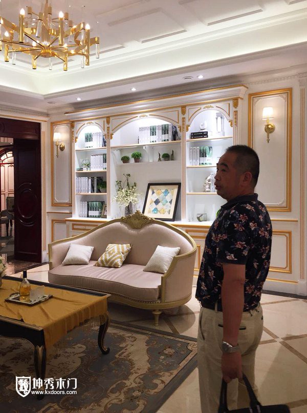 重庆坤秀木门：湖北明总前来考察
